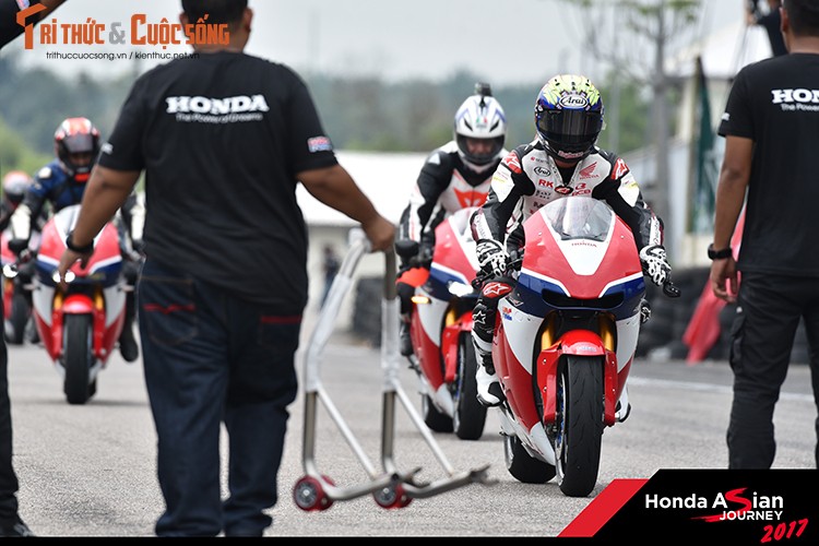 Cam lai sieu moto Honda RC213V-S gia gan 7 ty dong-Hinh-18